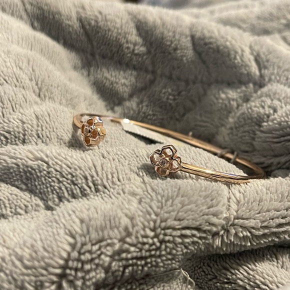 Kendra Scott Rue Pinch Cuff Bracelet in Rose Gold - Picture 5 of 6